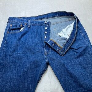 Levis 501 Jeans Mens 44x32 Blue Button Fly Denim Relaxed Straight Medium Wash